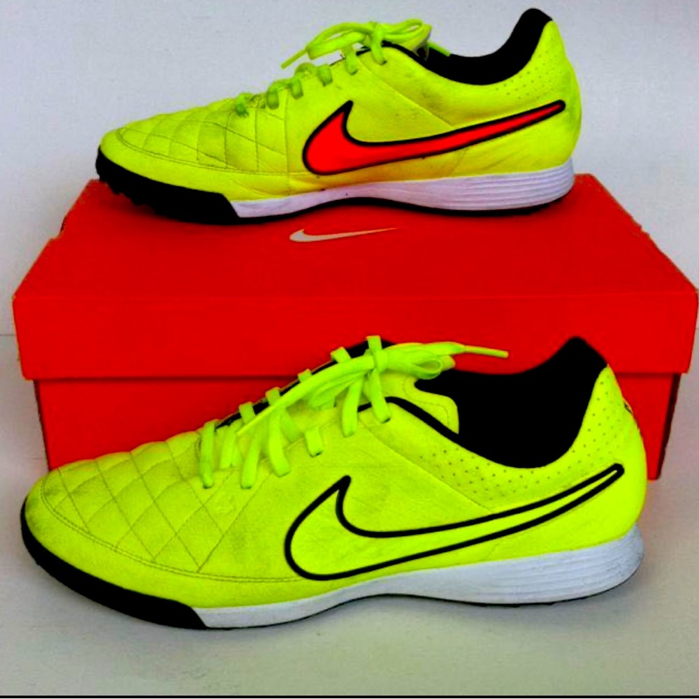 RARE Nike Tiempo Indoor Soccer Shoes. Men’s Size 11.